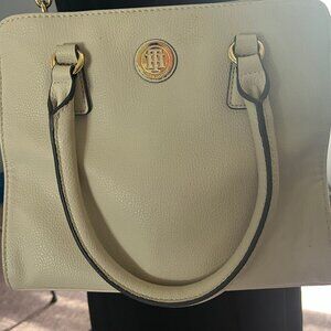 TOMMY HILFIGER  IVORY SYNTHETIC PEBBLE LEATHER SATCHEL  CROSSBODY/SHOULDER BAG